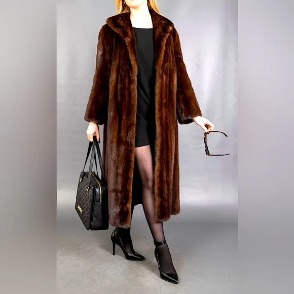 Stunning Flawless Genuine Mink Fur Coat!
